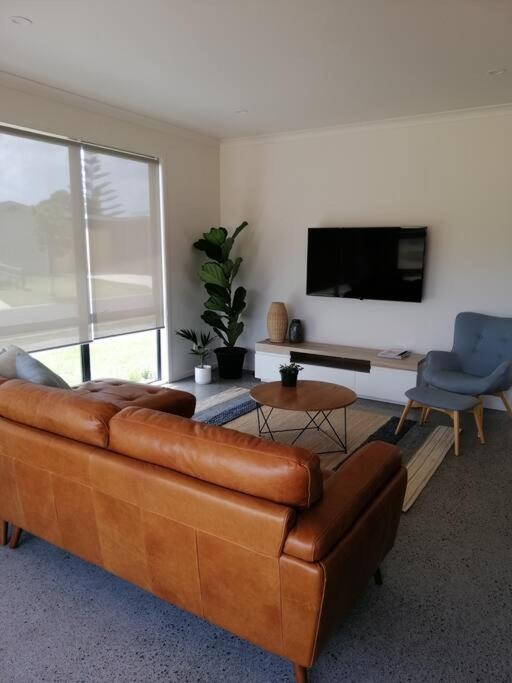 Purangi Beachhouse - 2 Bedroom Cooks Beach Exterior foto